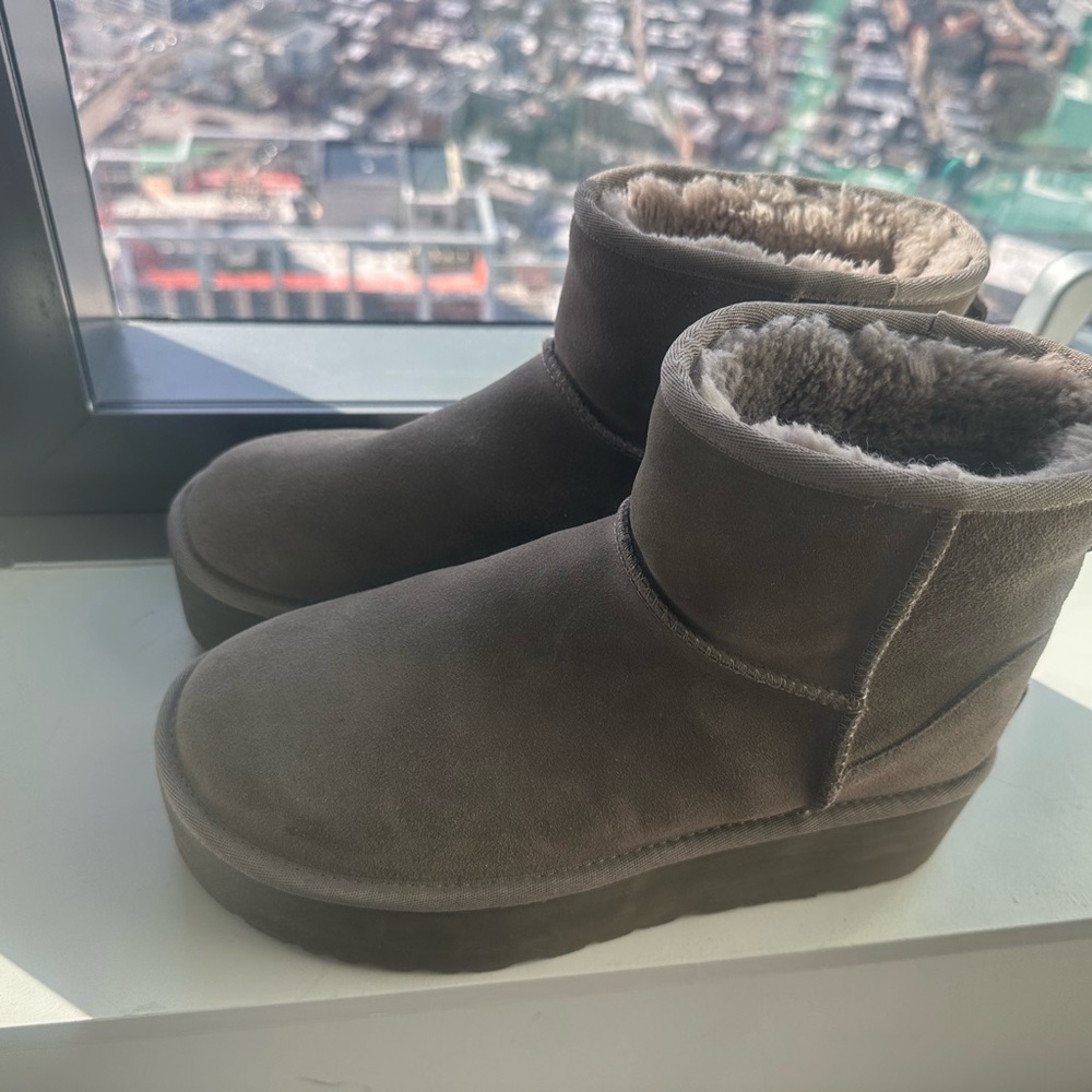 Women's Shearling-Lined Ankle Boots - Brown